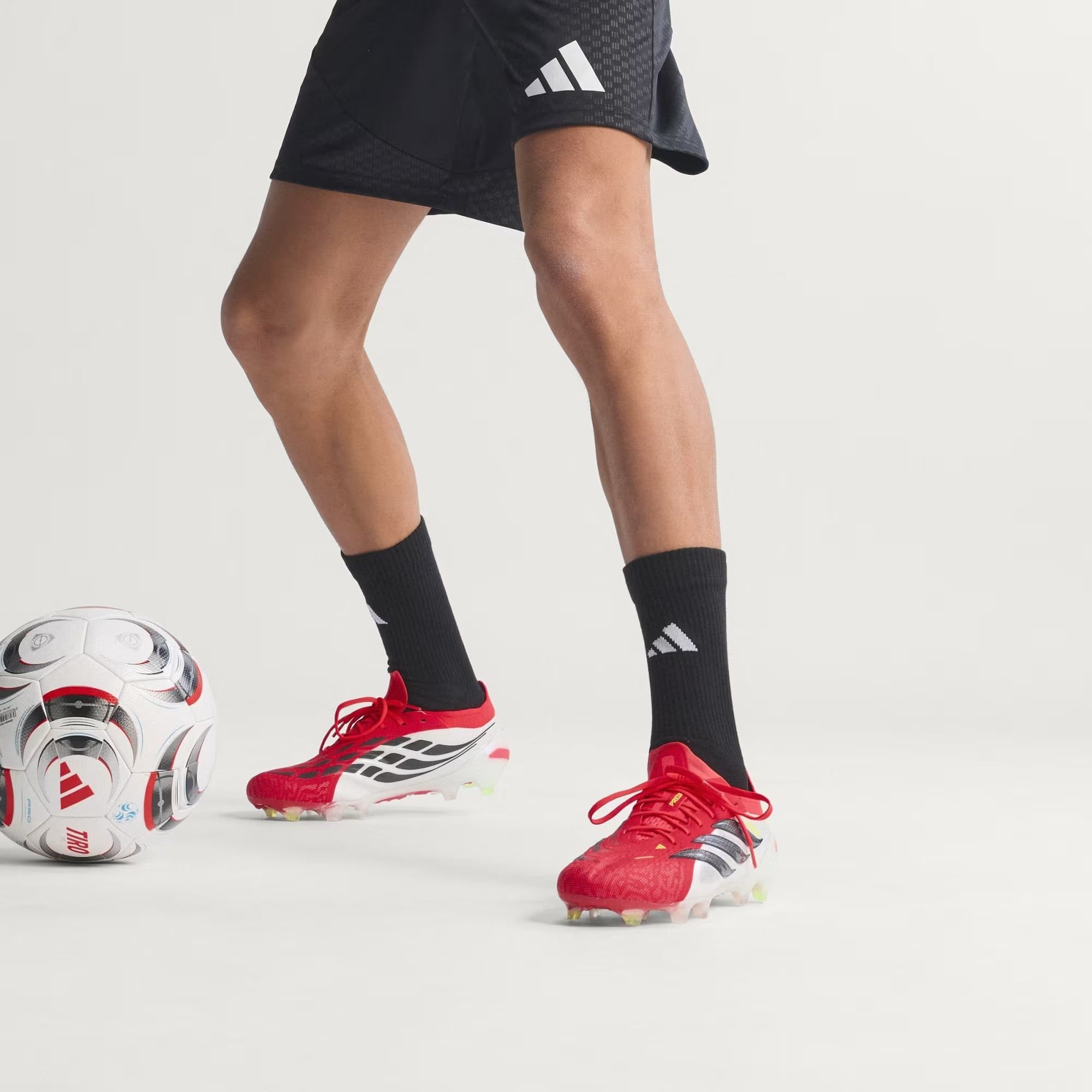  Giày bóng đá adidas Predator Elite Unisex - JS0433 