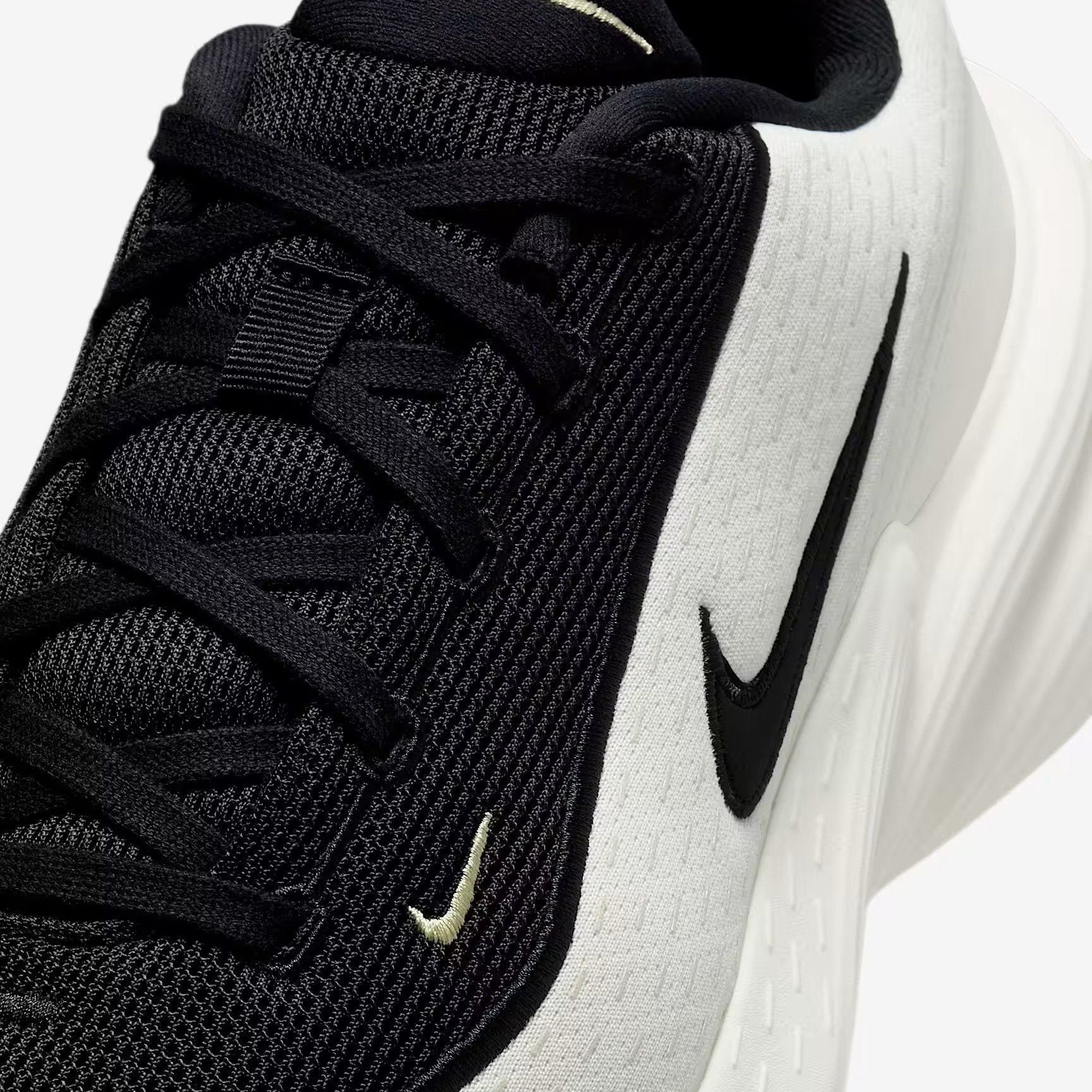  Giày thời trang Nike Uplift Sc Nam IB2765-100 