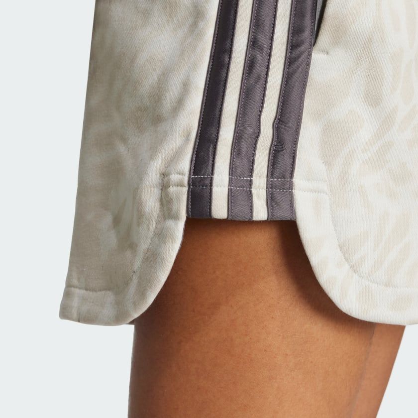  Quần short adidas Essentials 3 sọc Nữ - JG6222 