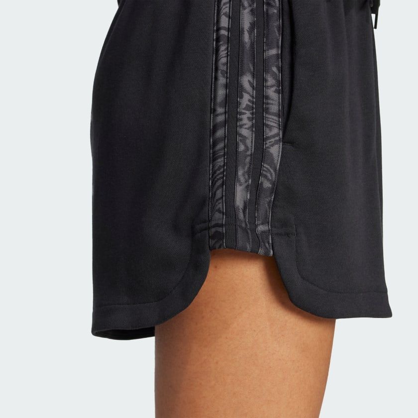  Quần short adidas Essentials 3 sọc Nữ - JG6224 