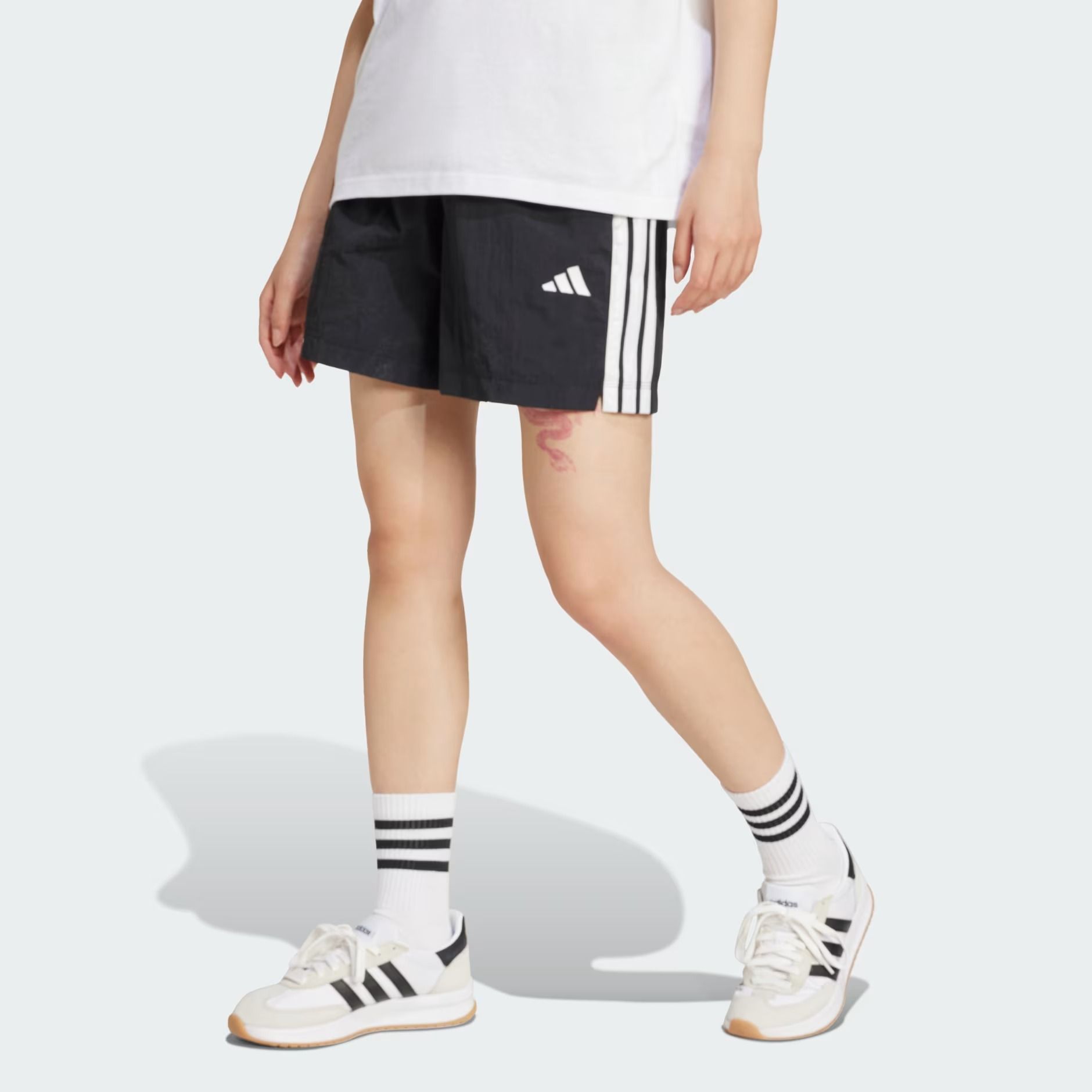  Quần short adidas Essentials 3 sọc Nữ - JE1309 
