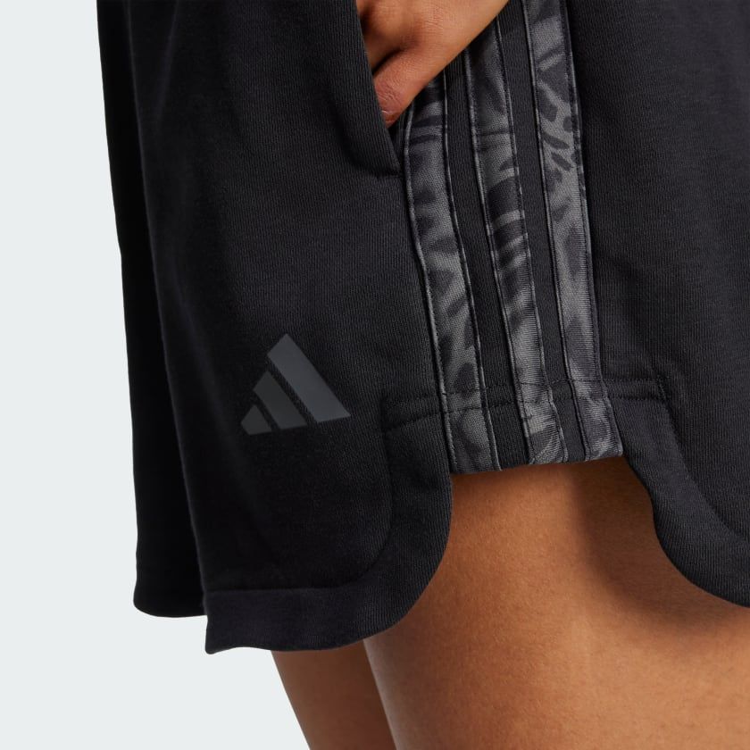  Quần short adidas Essentials 3 sọc Nữ - JG6224 