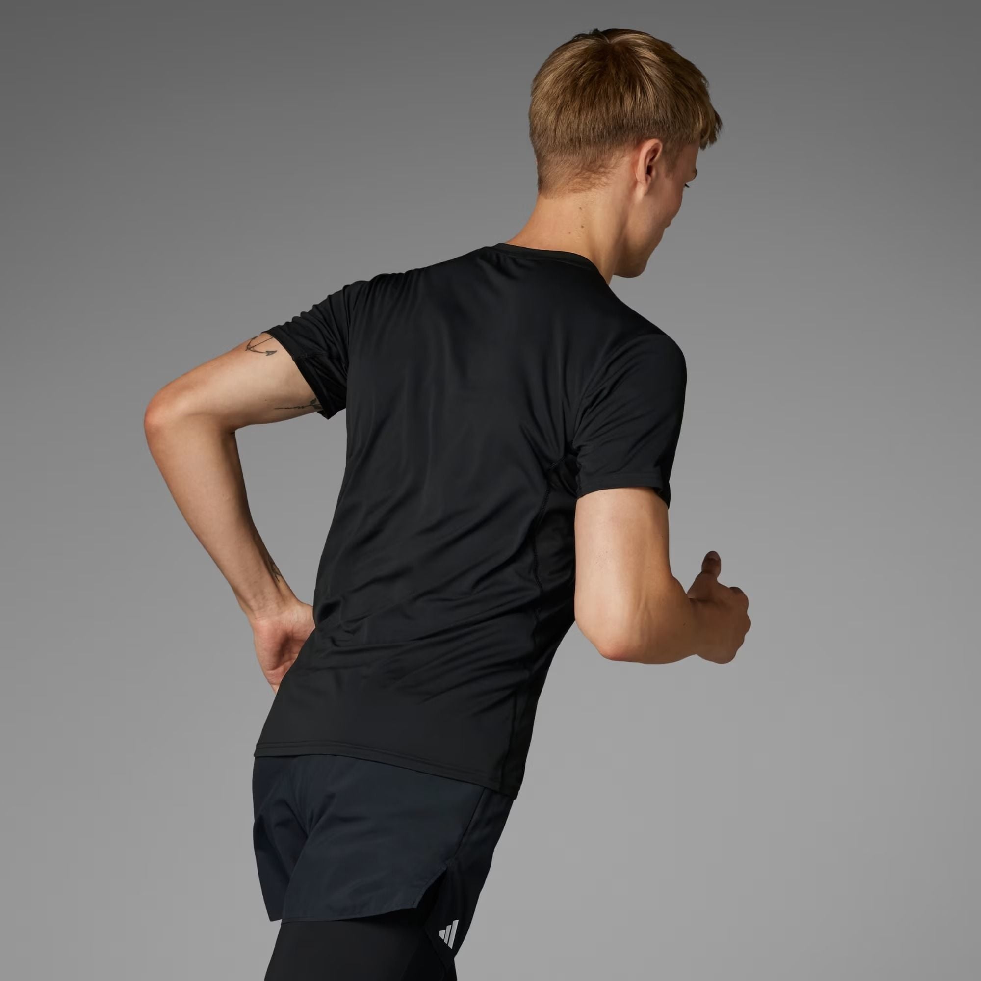  Áo T-shirt chạy bộ adidas Adizero Essentials Nam - IN1156 