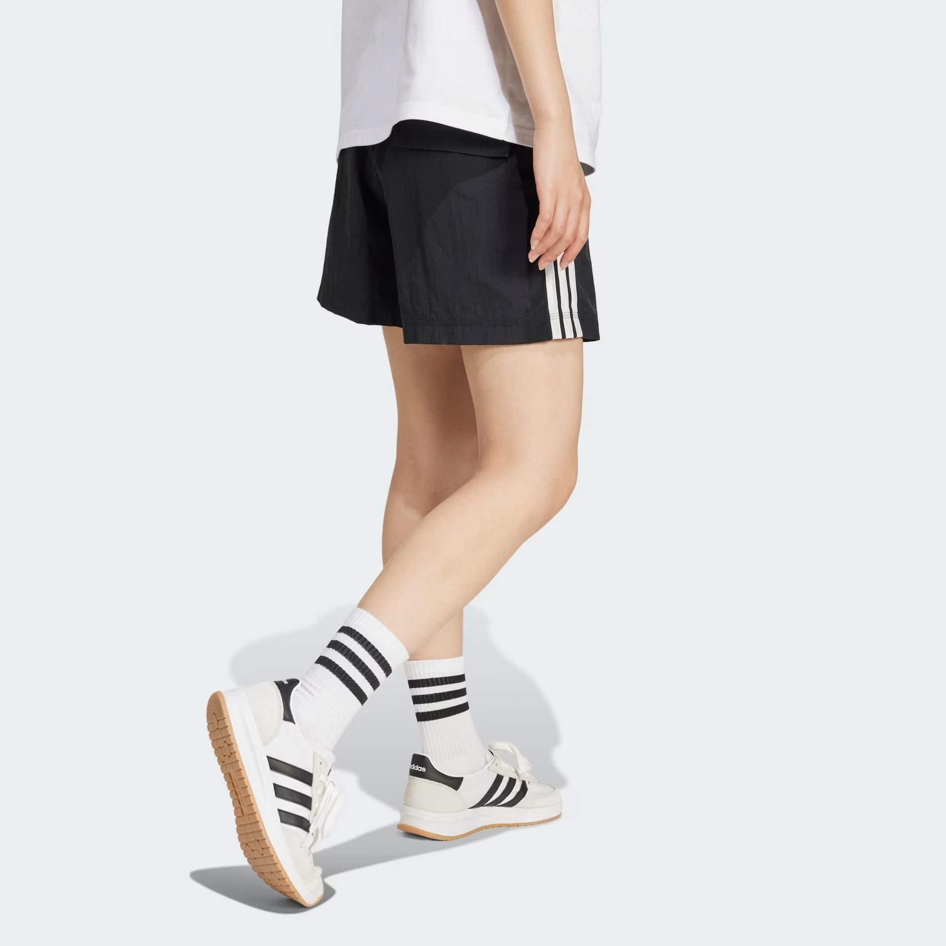  Quần short adidas Essentials 3 sọc Nữ - JE1309 