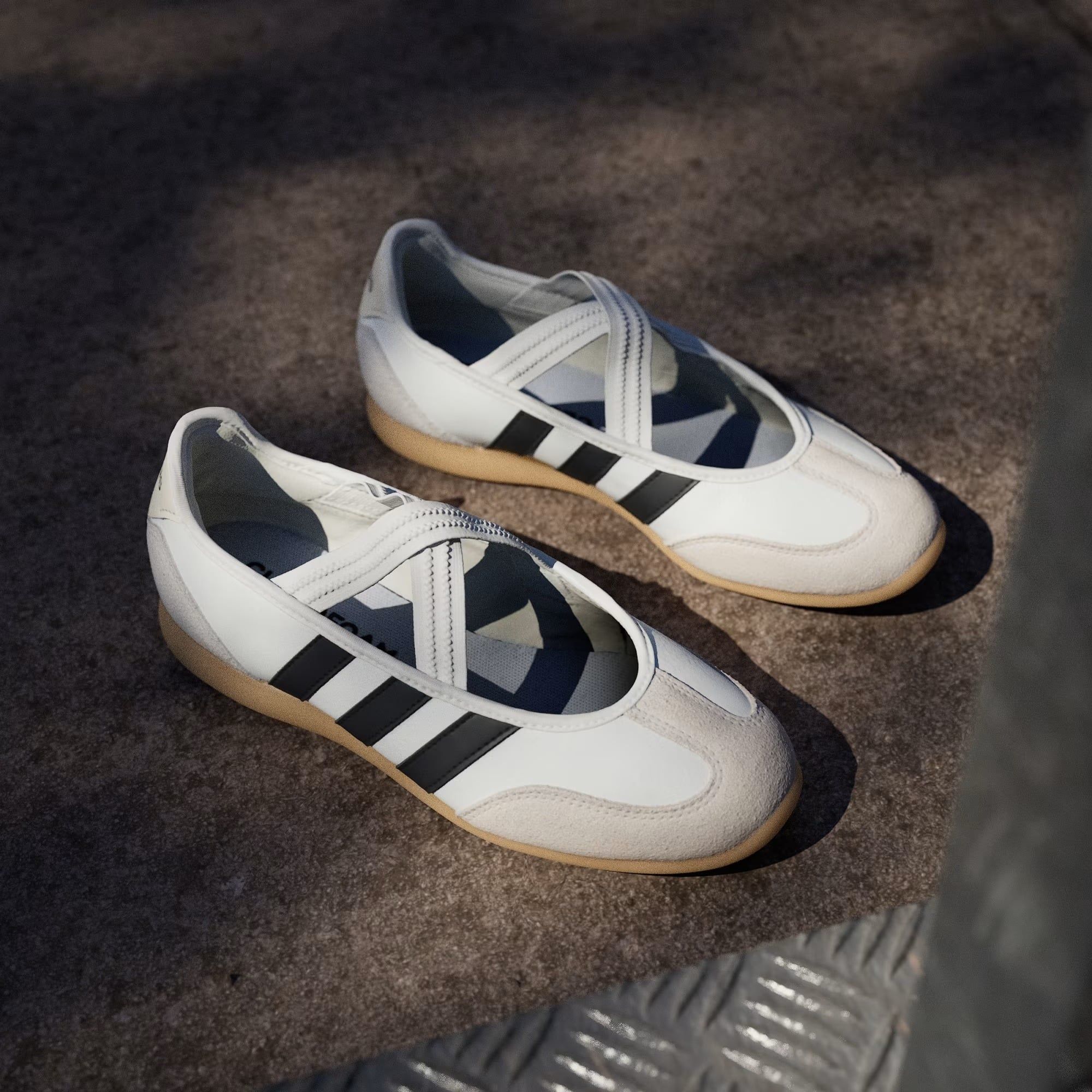  Giày thời trang adidas Barreda Mary Jane Nữ - JQ2127 