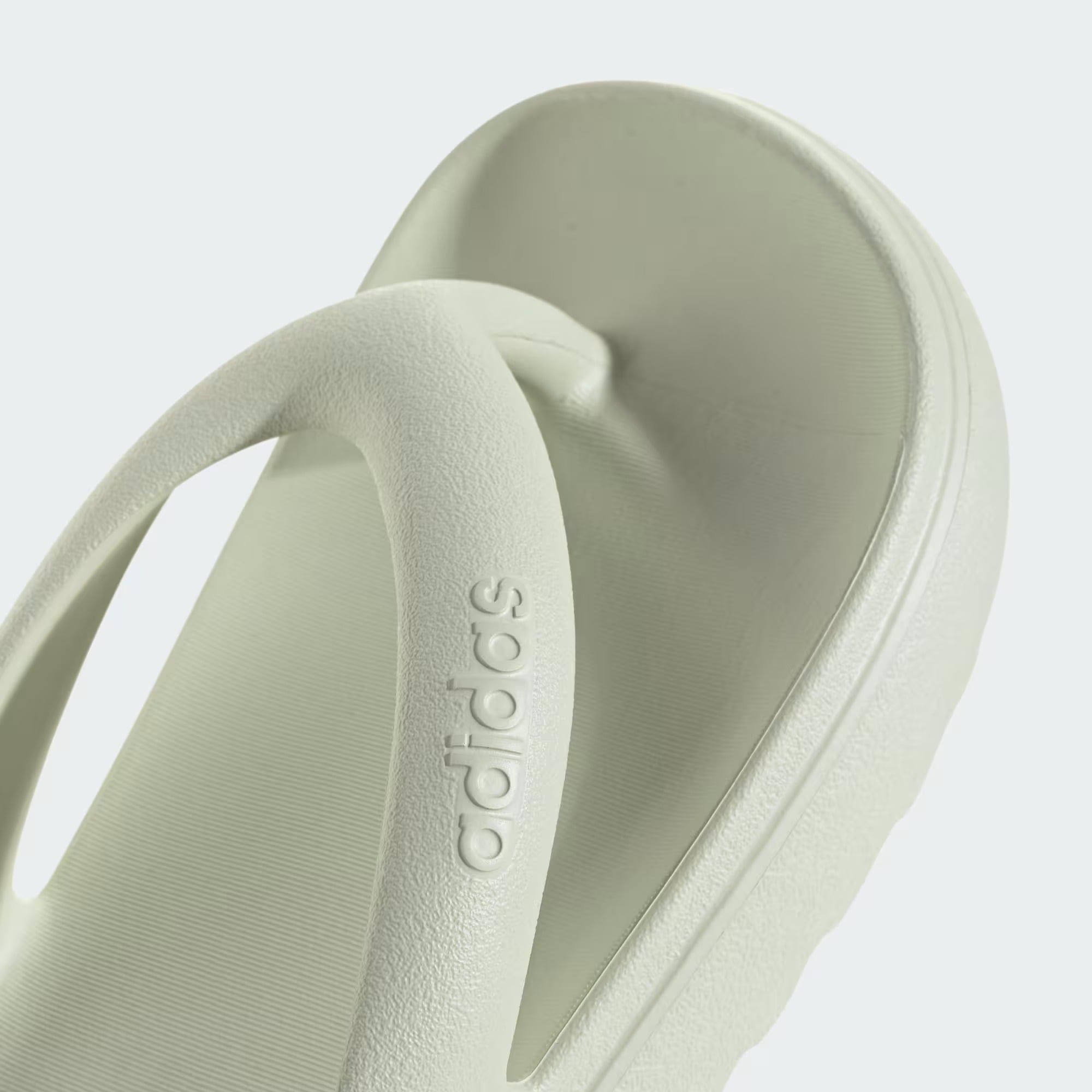  Dép xỏ ngón adidas Adilette Lumia Flip Flop Unisex - HP6948 