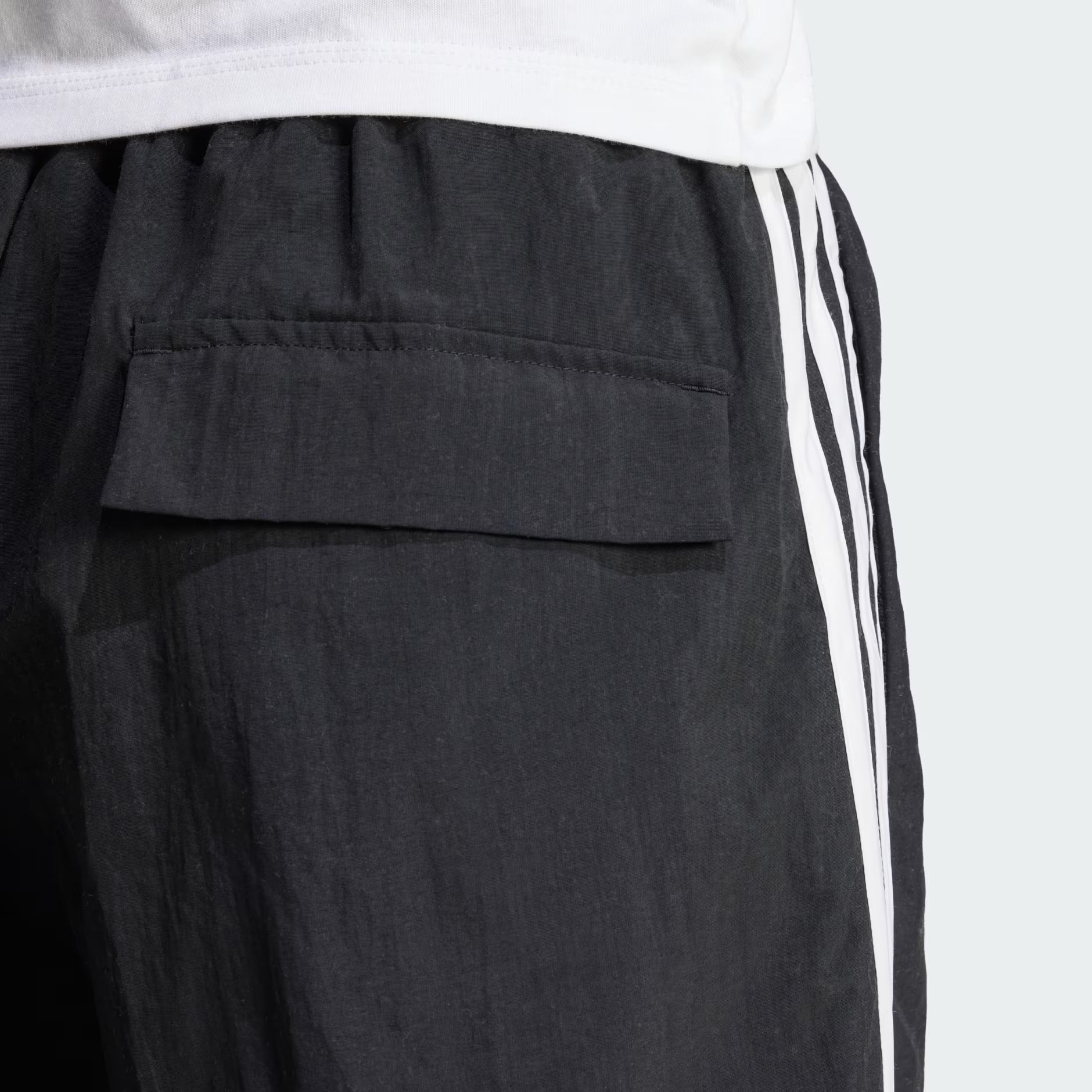  Quần short adidas Essentials 3 sọc Nữ - JE1309 