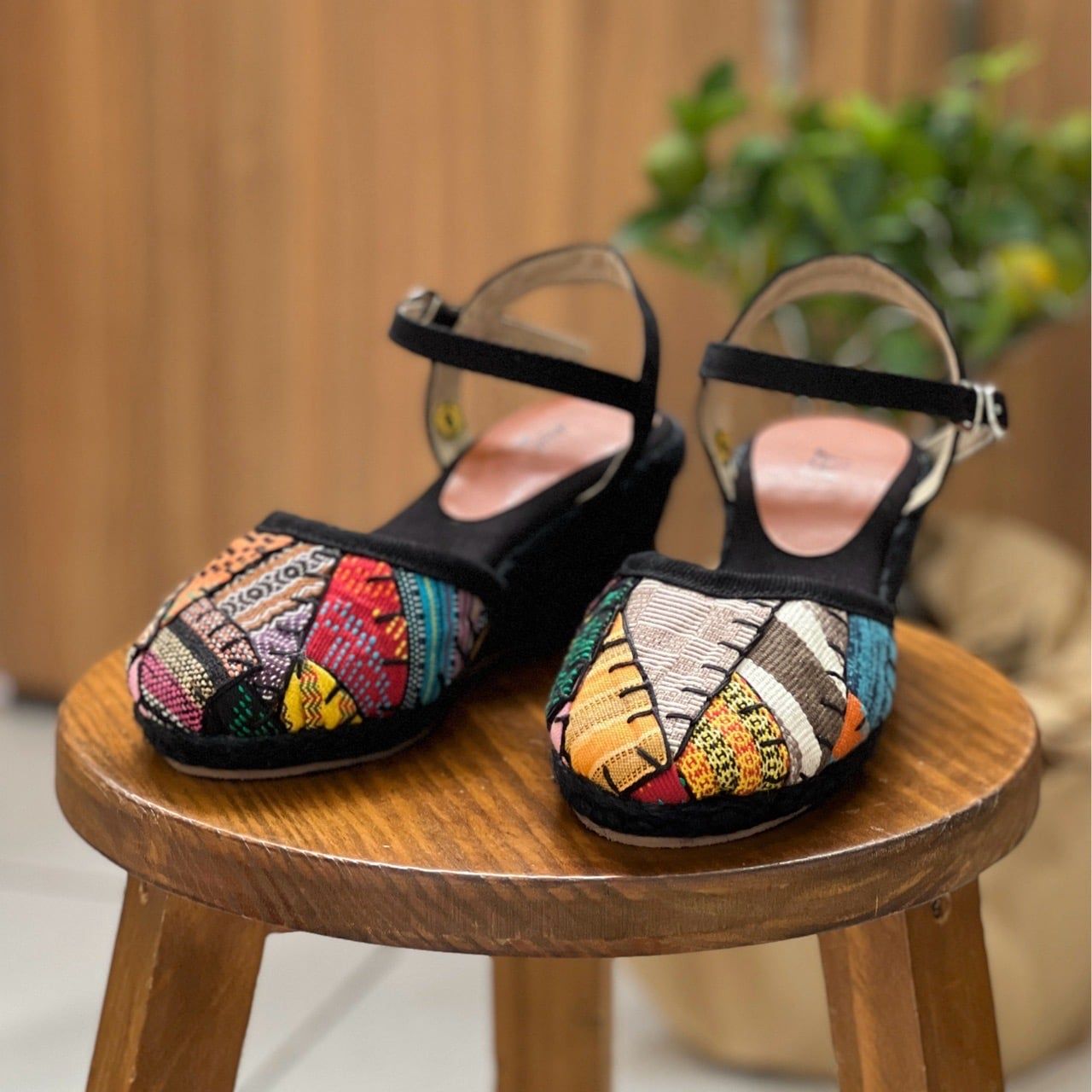 MOSAIC 6 - Đế Xuồng Cói Thêu Ghép Vải Thổ Cẩm 6cm