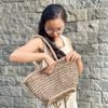 ĐỒNG TIỀN NGŨ SẮC - Túi Tote Cói Abaca Móc Macrame Cỡ Lớn