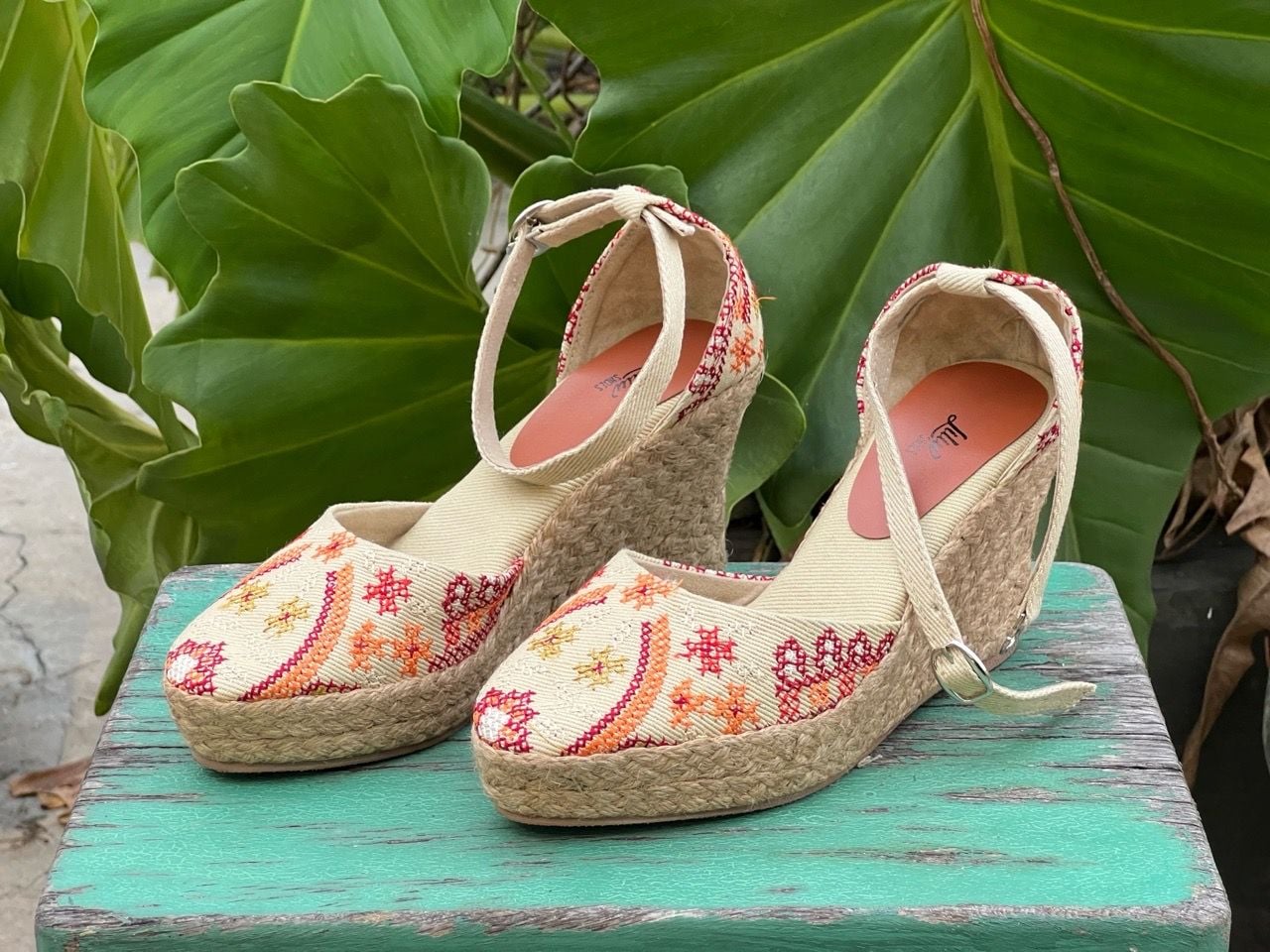 PINO QUAI CỔ CHÂN - Giày Bít Cói Đế Xuồng Thêu Đột Chỉ 8cm