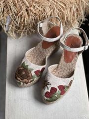 NHỀN NHỆN - Giày Cói Kín Mũi Phối Vải Hemp Thêu Hoa