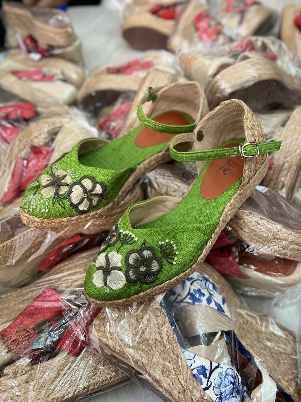 LÁ THÊU HOA TRẮNG - Giày Cói Phối Vải Hemp Thêu Hoa