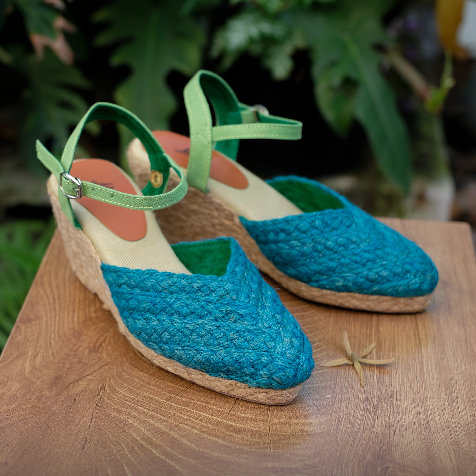 RUBY - Giày Sục Thuần Cói Kín Mũi Quai Gài Đế Xuồng 8cm