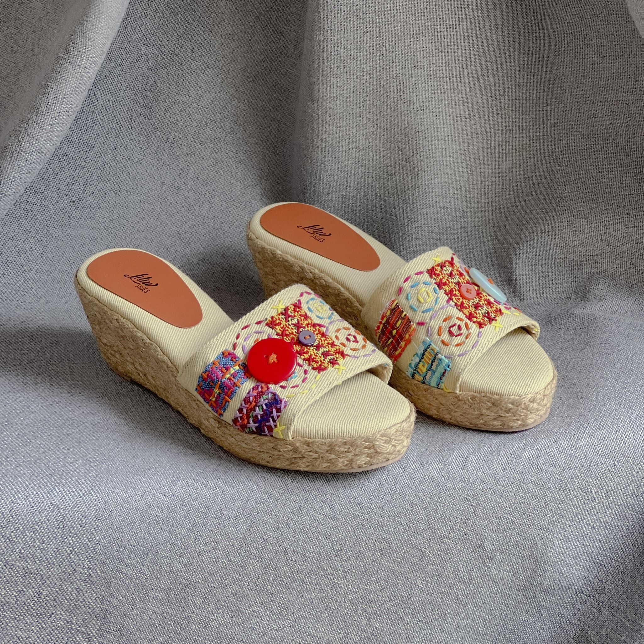 CÚC ÁO - Guốc Cói Đột Chỉ Thêu Họa Tiết Đế Xuồng 6cm