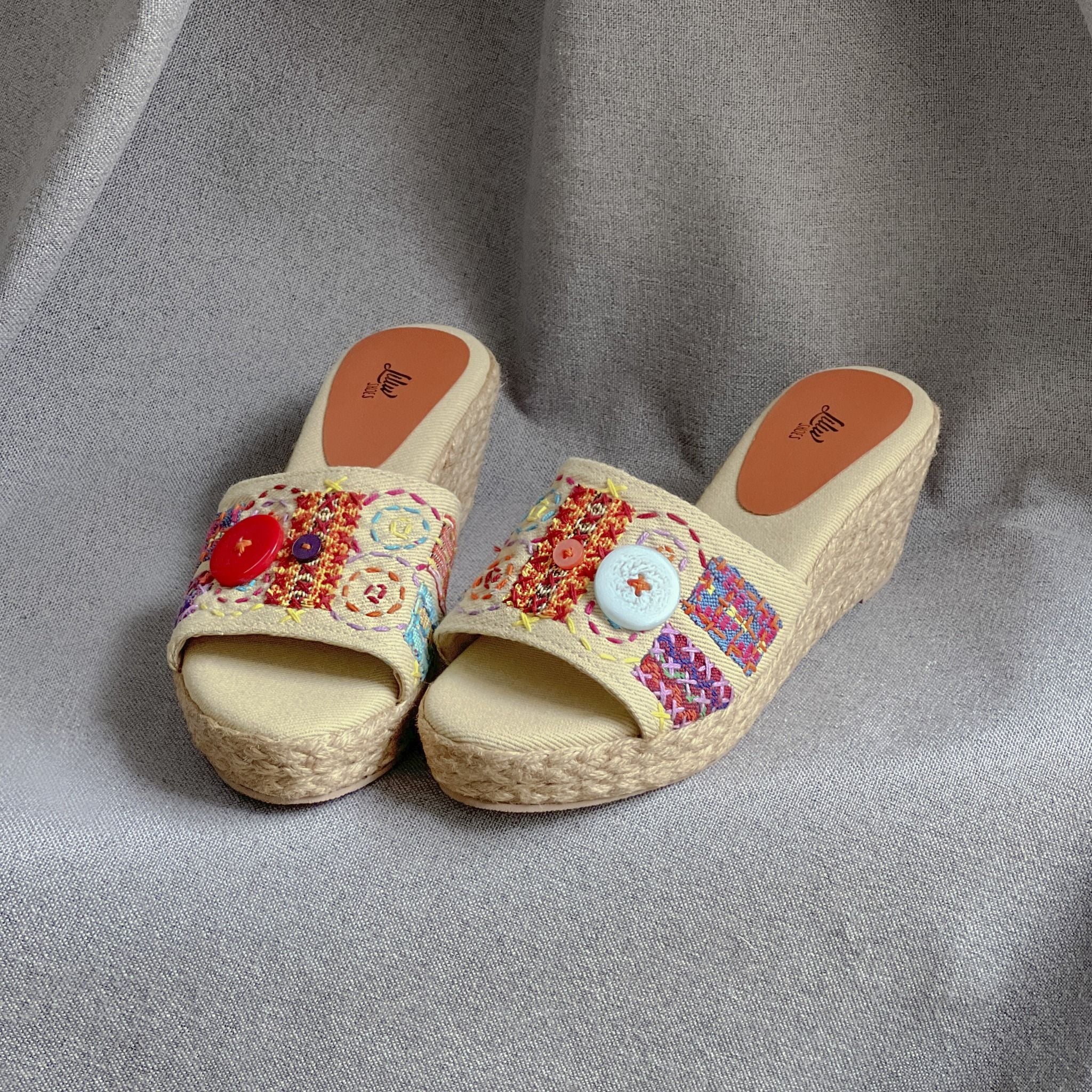 CÚC ÁO - Guốc Cói Đột Chỉ Thêu Họa Tiết Đế Xuồng 6cm