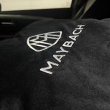 Gối và chăn (mền) 2 trong 1 logo MAYBACH CAO CẤP - Sử dụng làm tựa lưng, chăn đắp Ô TÔ