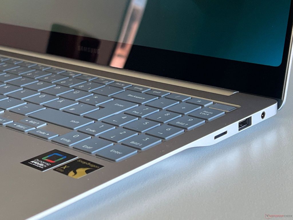 Laptop Samsung Galaxy Book4 Edge 16 (Snapdragon X Elite, RAM 16GB DDR5, SSD 512GB, Qualcomm® Adreno, 16