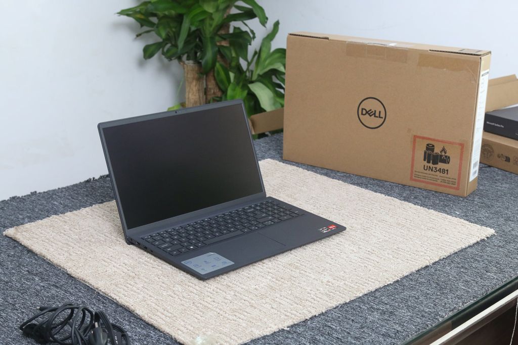 Laptop Dell Inspiron 15 3535 (AMD Ryzen 7 7730U, 16GB RAM, 512GB SSD, 15.6