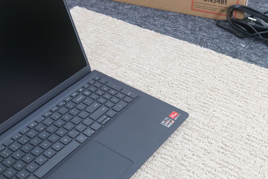 Laptop Dell Inspiron 15 3535 (AMD Ryzen 7 7730U, 16GB RAM, 512GB SSD, 15.6