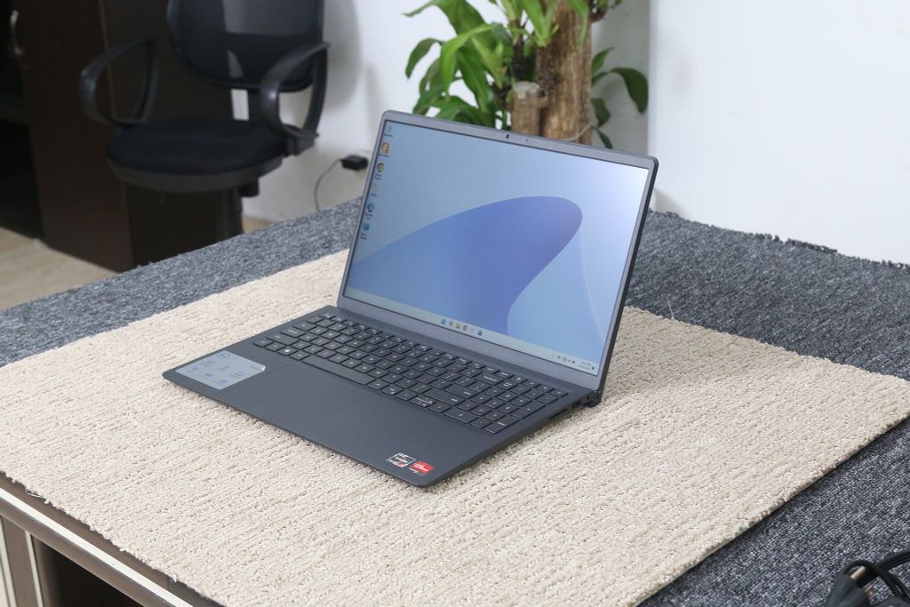 Laptop Dell Inspiron 15 3535 (AMD Ryzen 7 7730U, 16GB RAM, 512GB SSD, 15.6