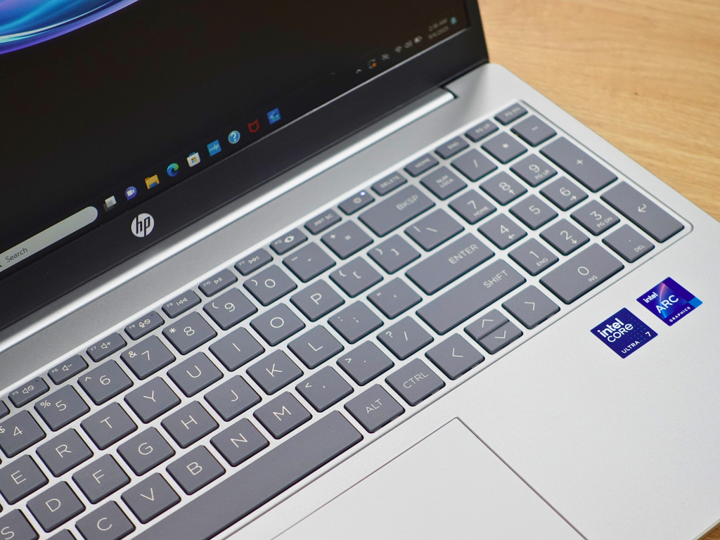 Laptop HP 15-fd1060TU 9Z2X8PA (Intel Core Ultra 7-155H | 16GB | 512GB | Intel Arc | 15.6 inch FHD | Win 11 | Bạc)
