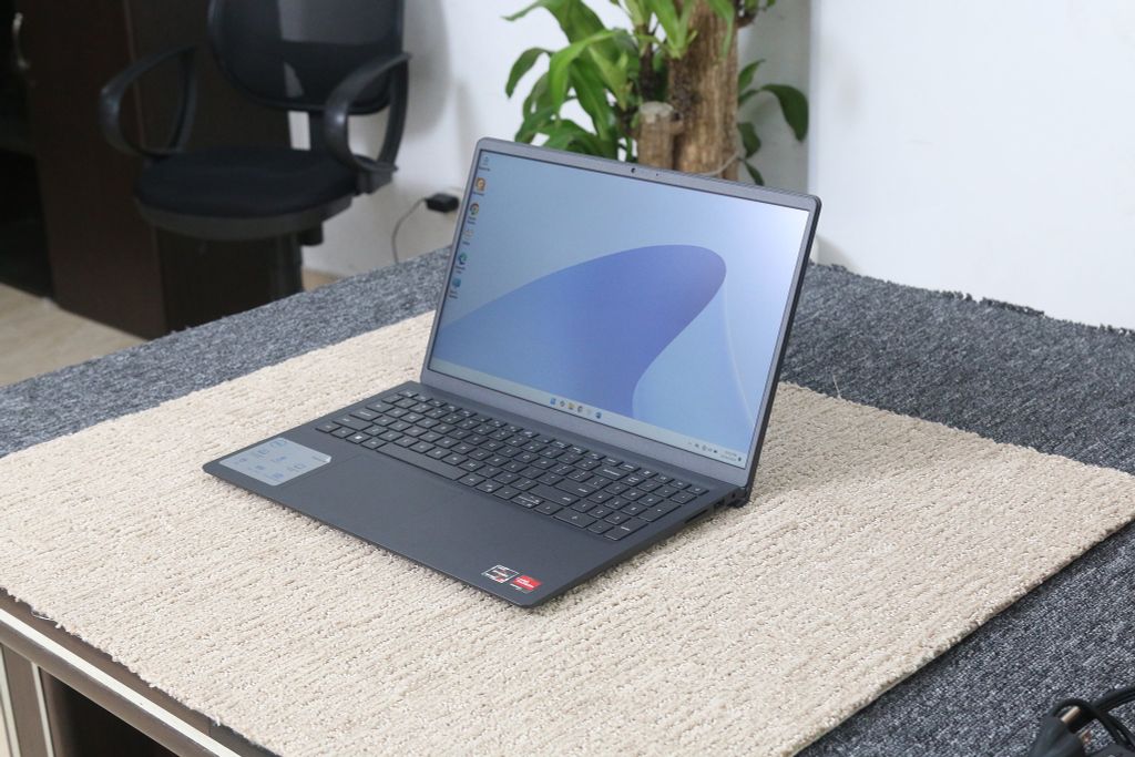 Laptop Dell Inspirion 15 DC15255 ( Ryzen 5 7520U, 8GB RAM, 512GB SSD, Radeon™ 610M, 15.6