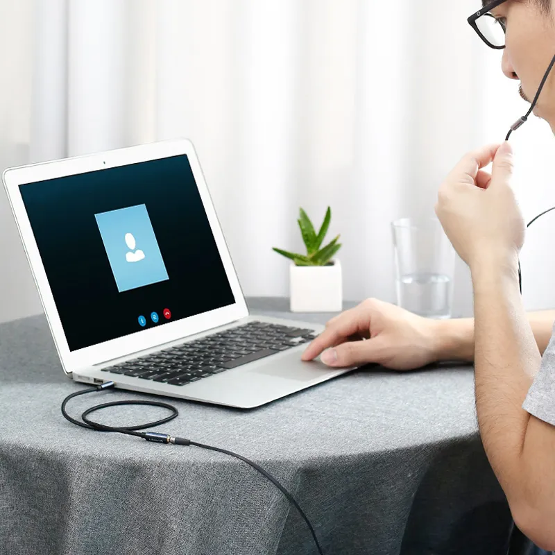 Cáp audio 3.5mm dài 3m dây bọc dù đầu bọc hợp kim Ugreen 10688 cao cấp