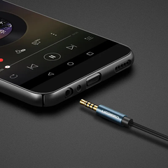 Cáp audio 3.5mm dài 3m dây bọc dù đầu bọc hợp kim Ugreen 10688 cao cấp