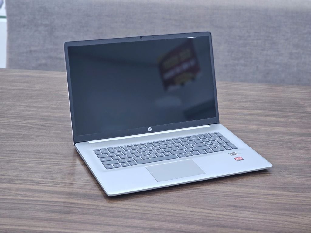 Laptop HP 17-cp2331ds (Ryzen 3 7320U, 8GB RAM, 256GB SSD, 17.3