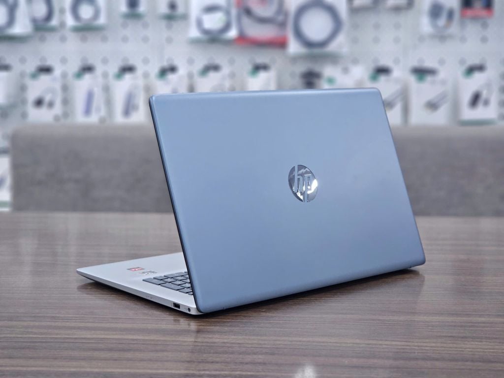 Laptop HP 17-cp2332ds (Ryzen 3 7320U, 8GB RAM, 256GB SSD, 17.3