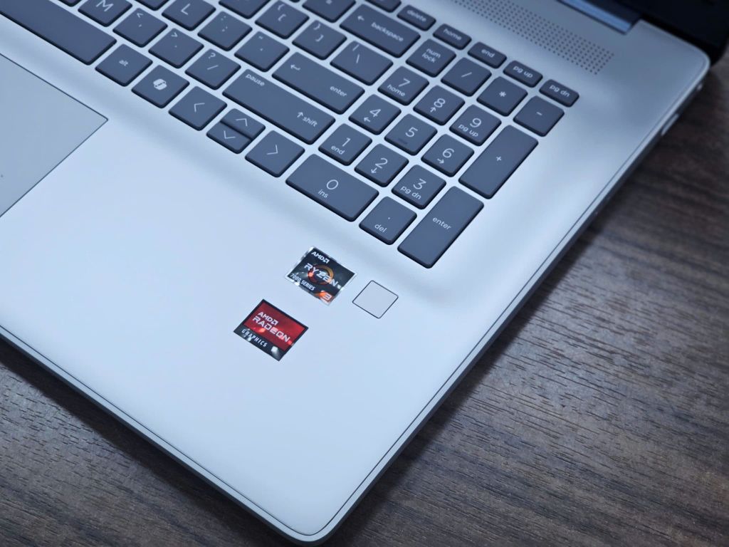 Laptop HP 17-cp2332ds (Ryzen 3 7320U, 8GB RAM, 256GB SSD, 17.3