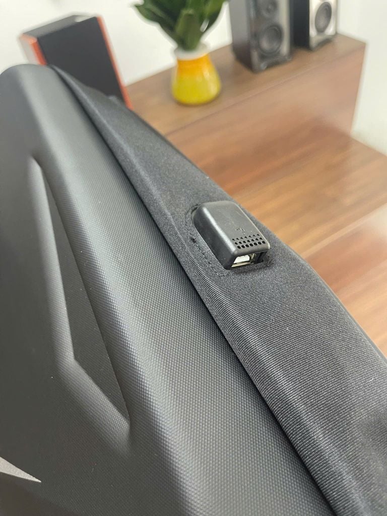 Balo Laptop Mặt Cứng 3D Có Cổng USB – Chống Nước, Chống Va Đập, Mở Rộng 180 Độ
