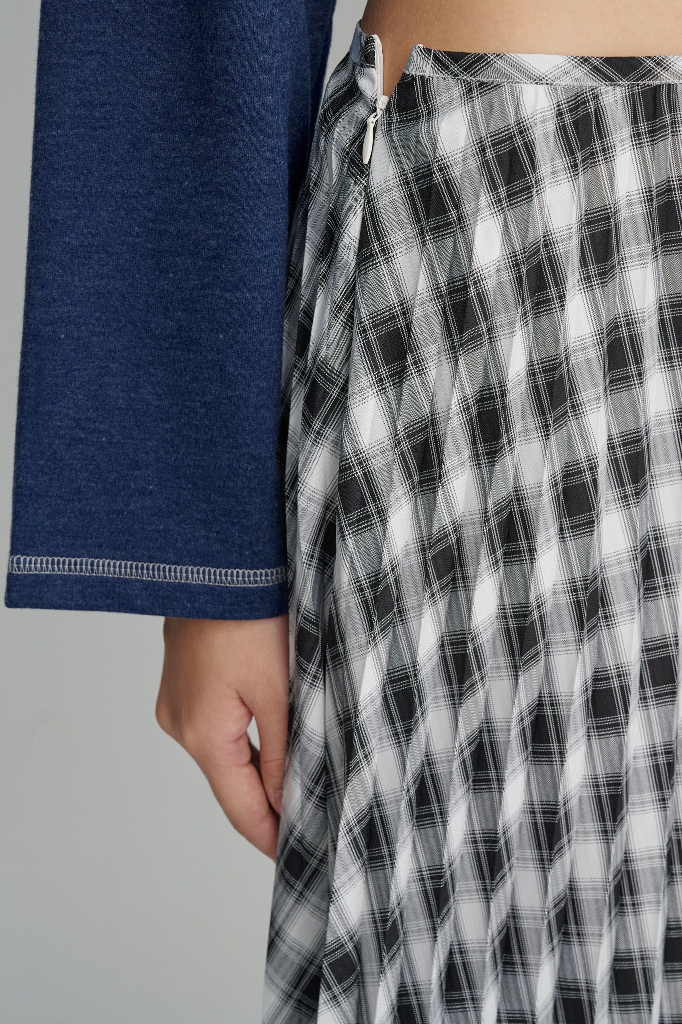  Checked Pleated Midi Skirt 