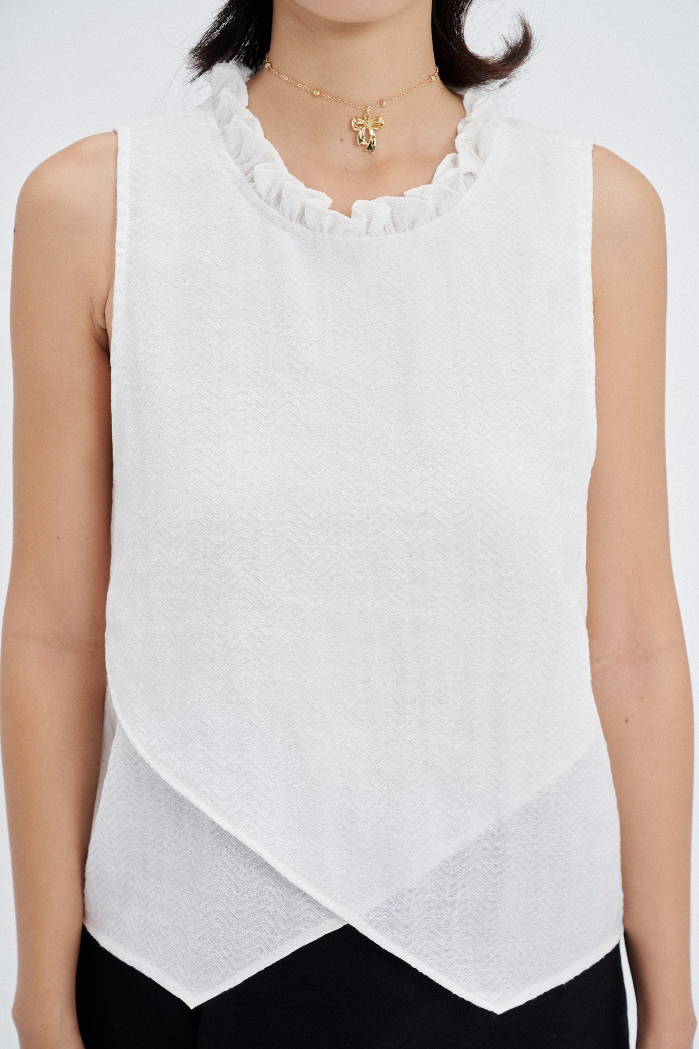  Sleeveless Overlap Top 