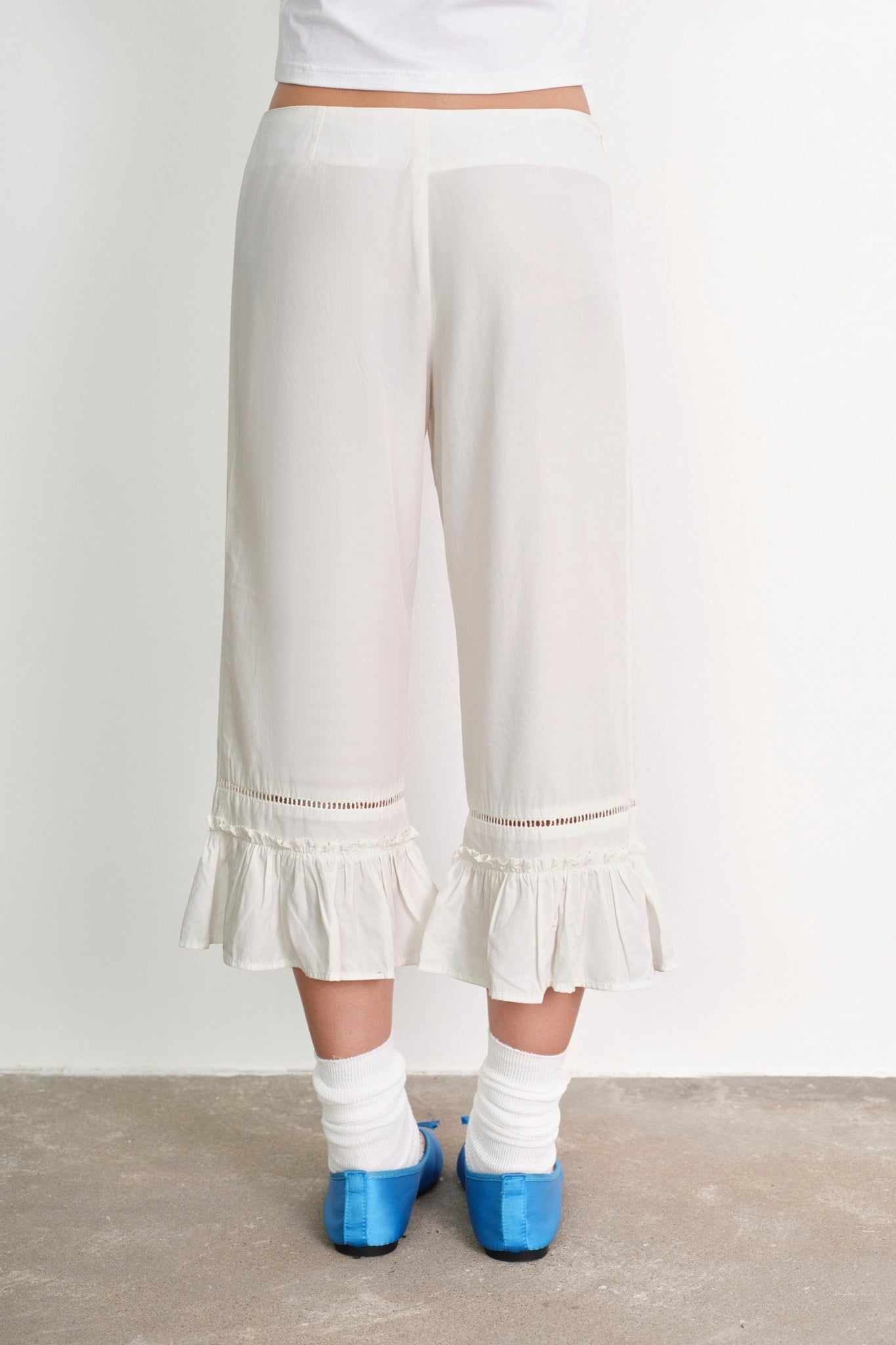  Frill-hem Cropped Trousers 