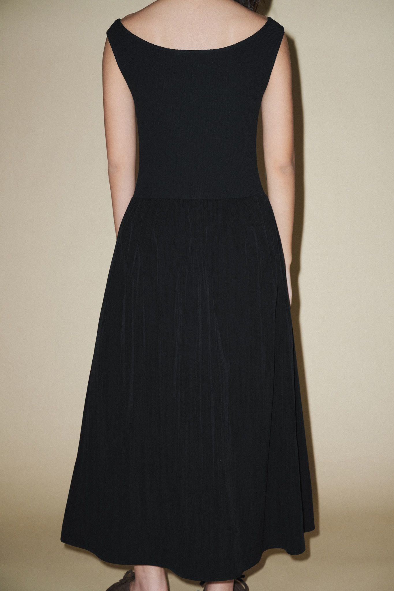  Black Boatneck Midi Dress 