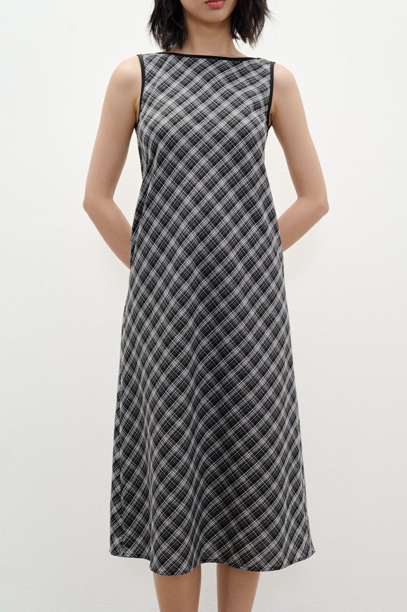  Plaid Open Back Midi Dress 
