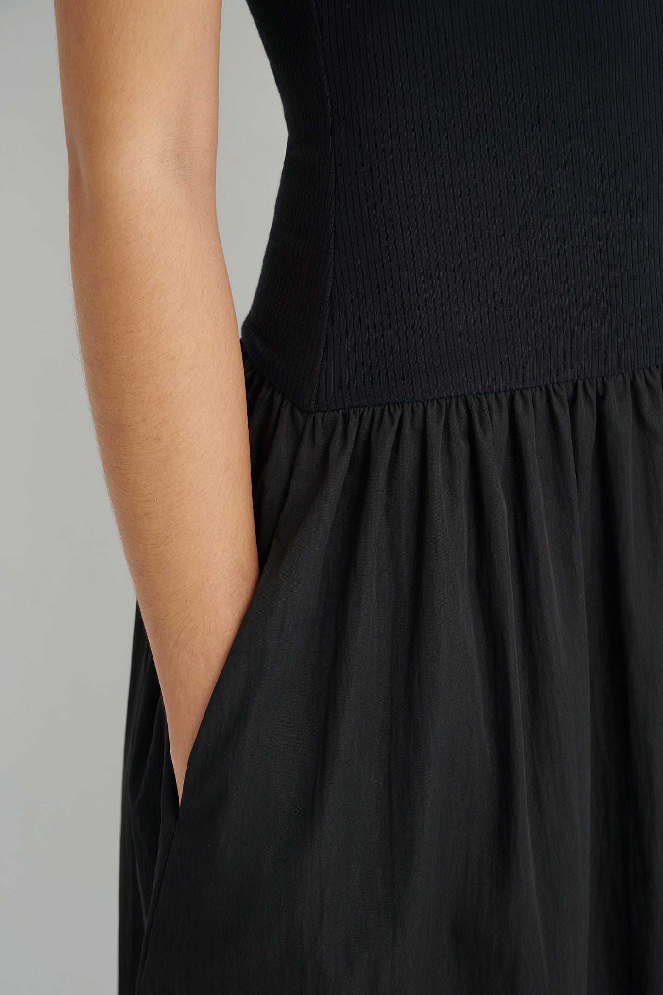  Black Off Shoulder Midi Dress 