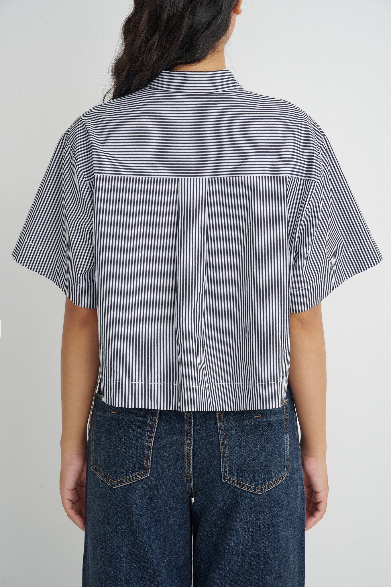  Striped Oversized Crop Shirt 