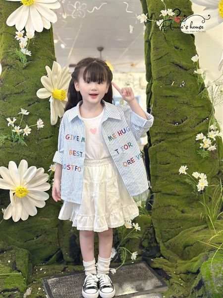  Set Stripy Love – Áo Thun Trắng In Tim Mix Váy Ren & Khoác Sọc Xanh Biển 