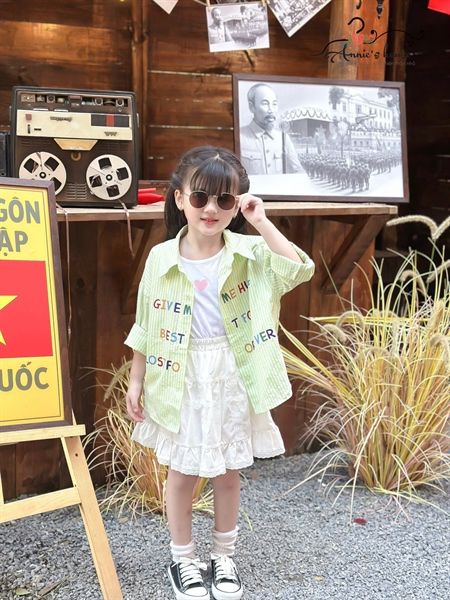  Set Stripy Love – Áo Thun Trắng In Tim Mix Váy Ren & Khoác Sọc Vàng 