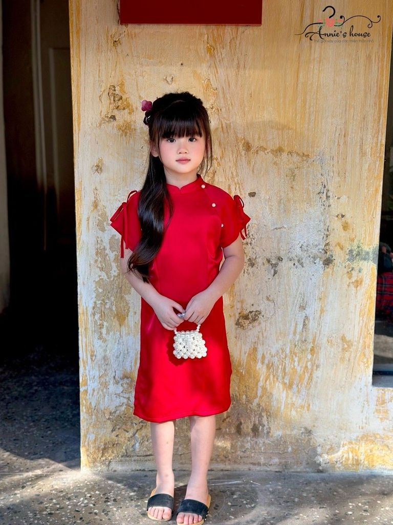  Hồng Yên Dress - Đầm sườn xám đỏ đính ngọc trai 