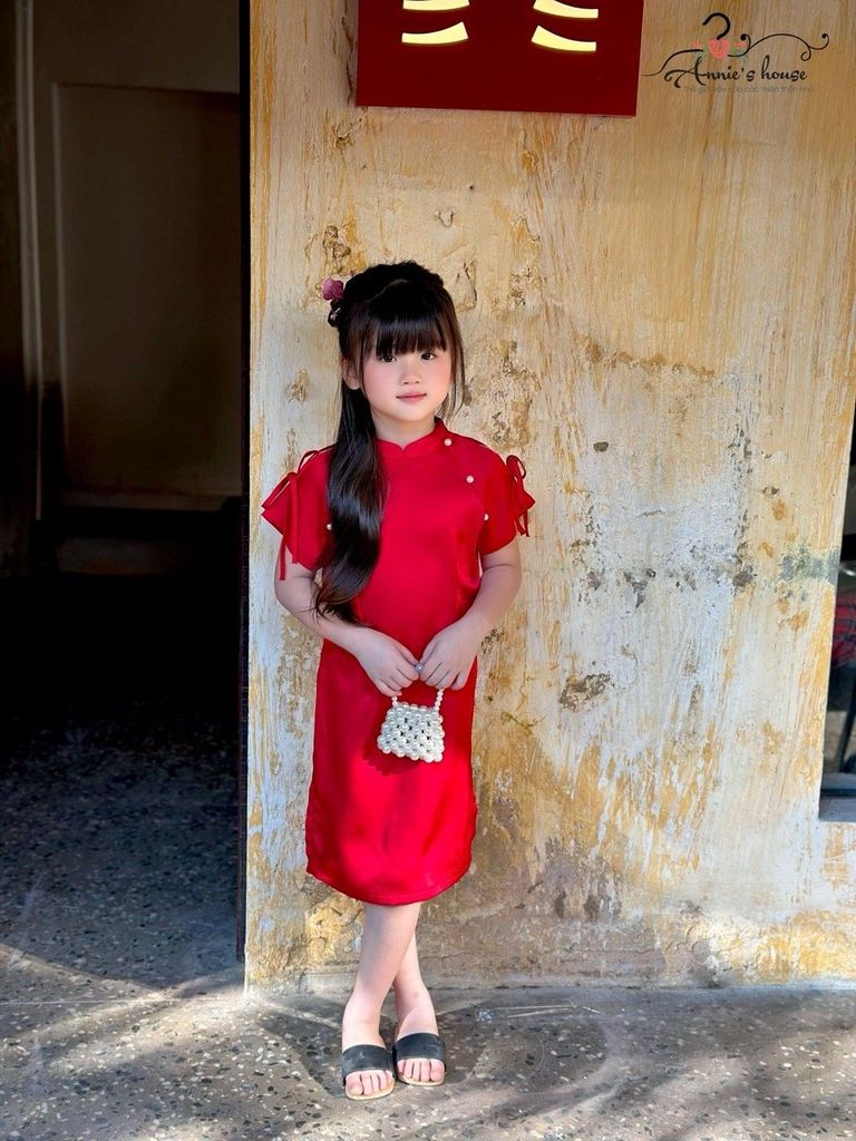  Hồng Yên Dress - Đầm sườn xám đỏ đính ngọc trai 