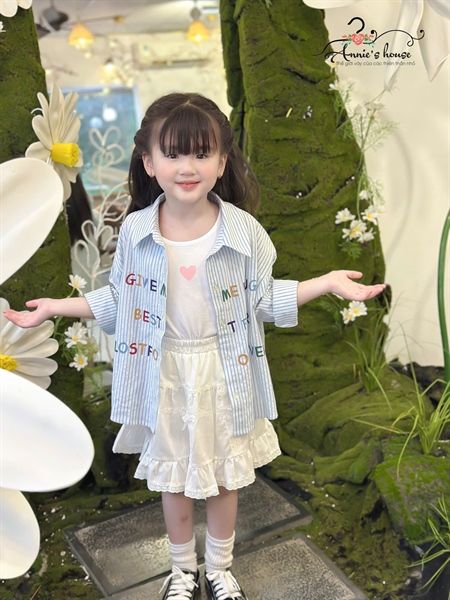  Set Stripy Love – Áo Thun Trắng In Tim Mix Váy Ren & Khoác Sọc Xanh Biển 