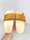  Guốc mộc bé gái quai gấm - Đỏ 