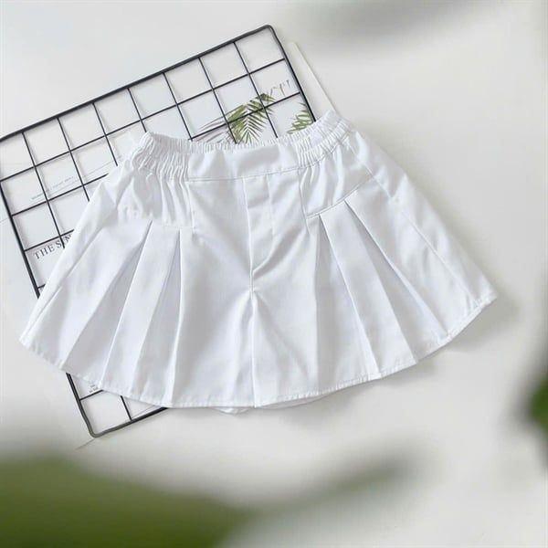  Quần đùi trắng xếp li 