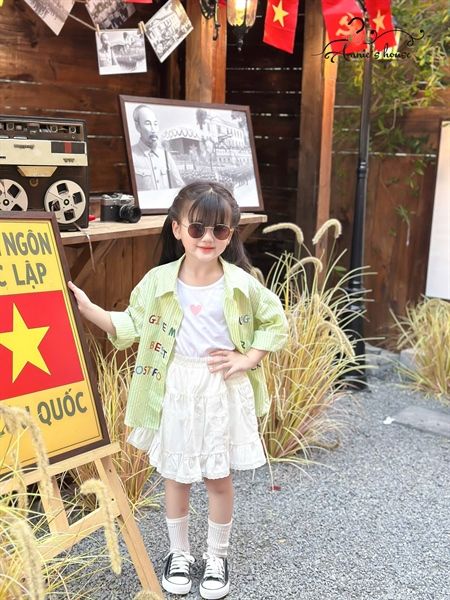  Set Stripy Love – Áo Thun Trắng In Tim Mix Váy Ren & Khoác Sọc Vàng 