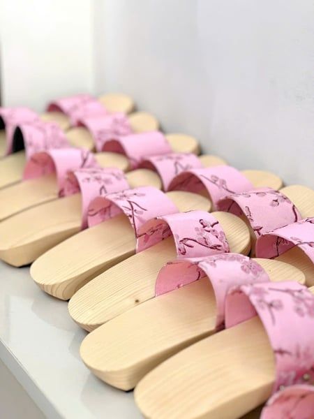  Guốc mộc bé gái quai gấm - Hồng 