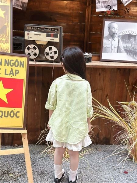  Set Stripy Love – Áo Thun Trắng In Tim Mix Váy Ren & Khoác Sọc Vàng 