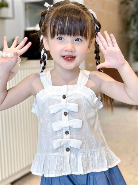  Áo trắng nơ viền bèo 